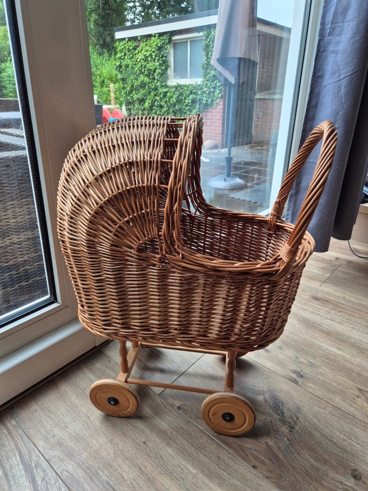 Mooie rieten poppenwagen, Ophalen, Gebruikt, Babypop