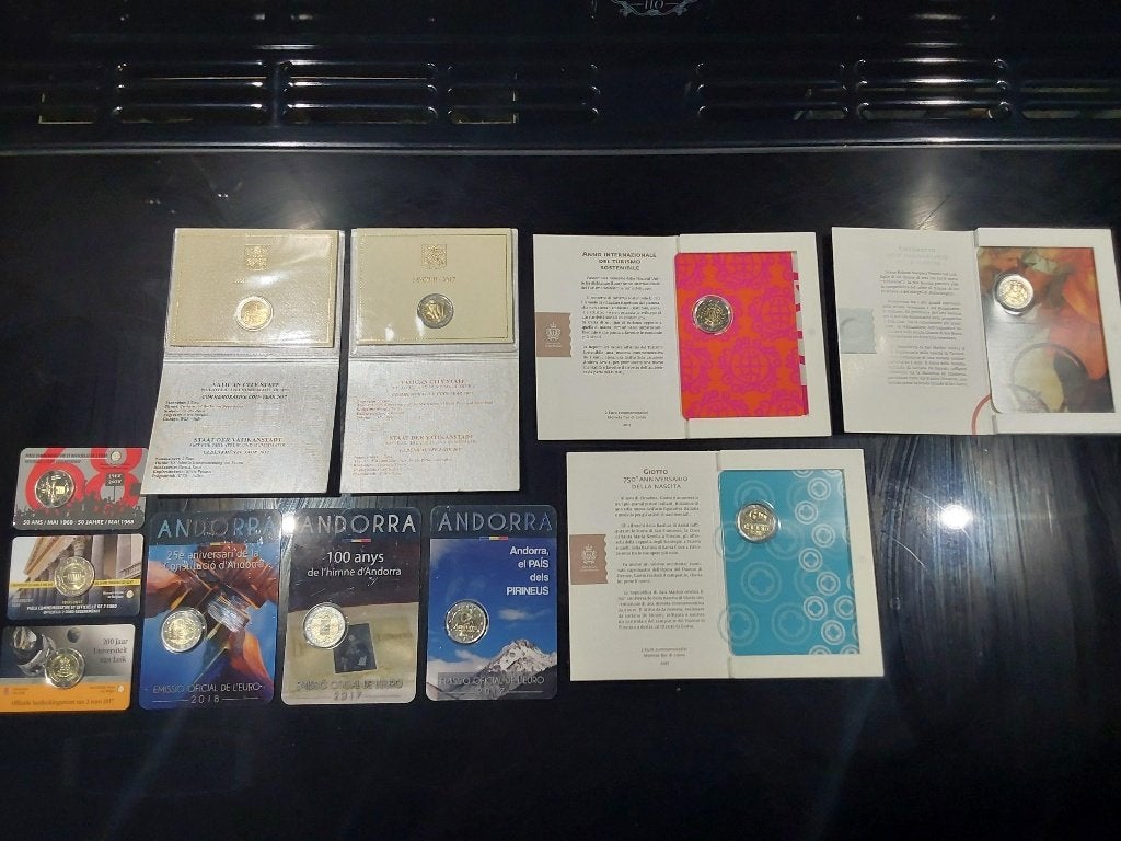 Foto 18 van 2 Euro Munten Verzameling 11 x verzegeld
