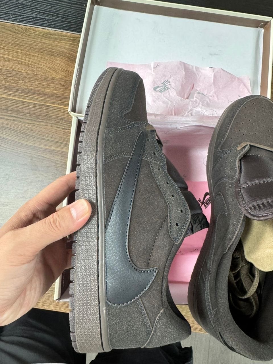 Nike Air Jordan 1 Low Travis Scott, Ophalen of Verzenden, Nieuw, Bruin, Sneakers of Gympen