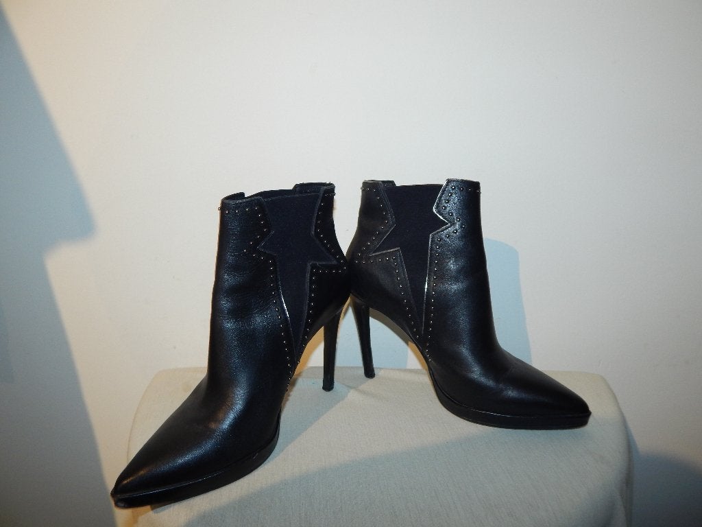 Lola Cruz leren laarzen ster studs zijkant punt neus 38, Kleding | Dames, Schoenen, Lola Cruz, Zwart, Lage of Enkellaarzen, Ophalen of Verzenden
