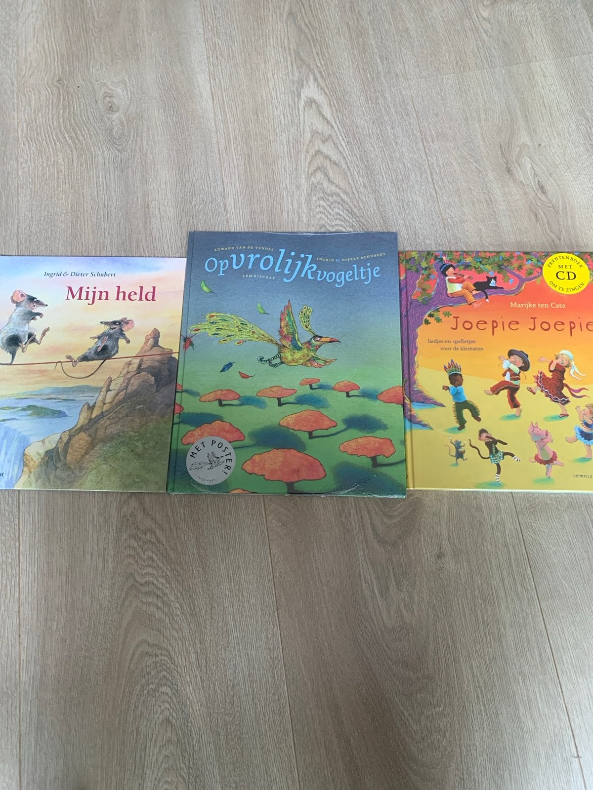 3 kinderboeken: Mijn held, Opvrolijkvogeltje, Joepie Joepie, Ophalen, Fictie algemeen, Jongen of Meisje, Zo goed als nieuw
