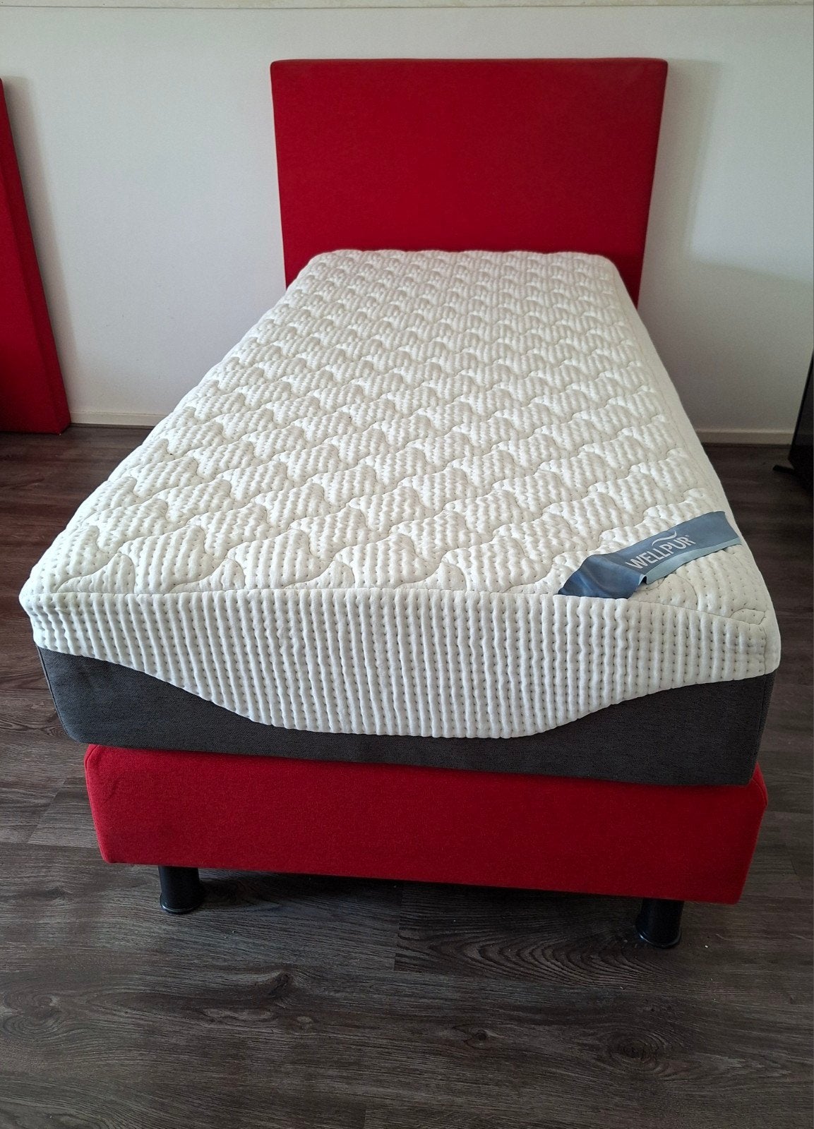 Eenpersoons boxspring met matras - Rood, Ophalen, Gebruikt, 90 cm, Eenpersoons
