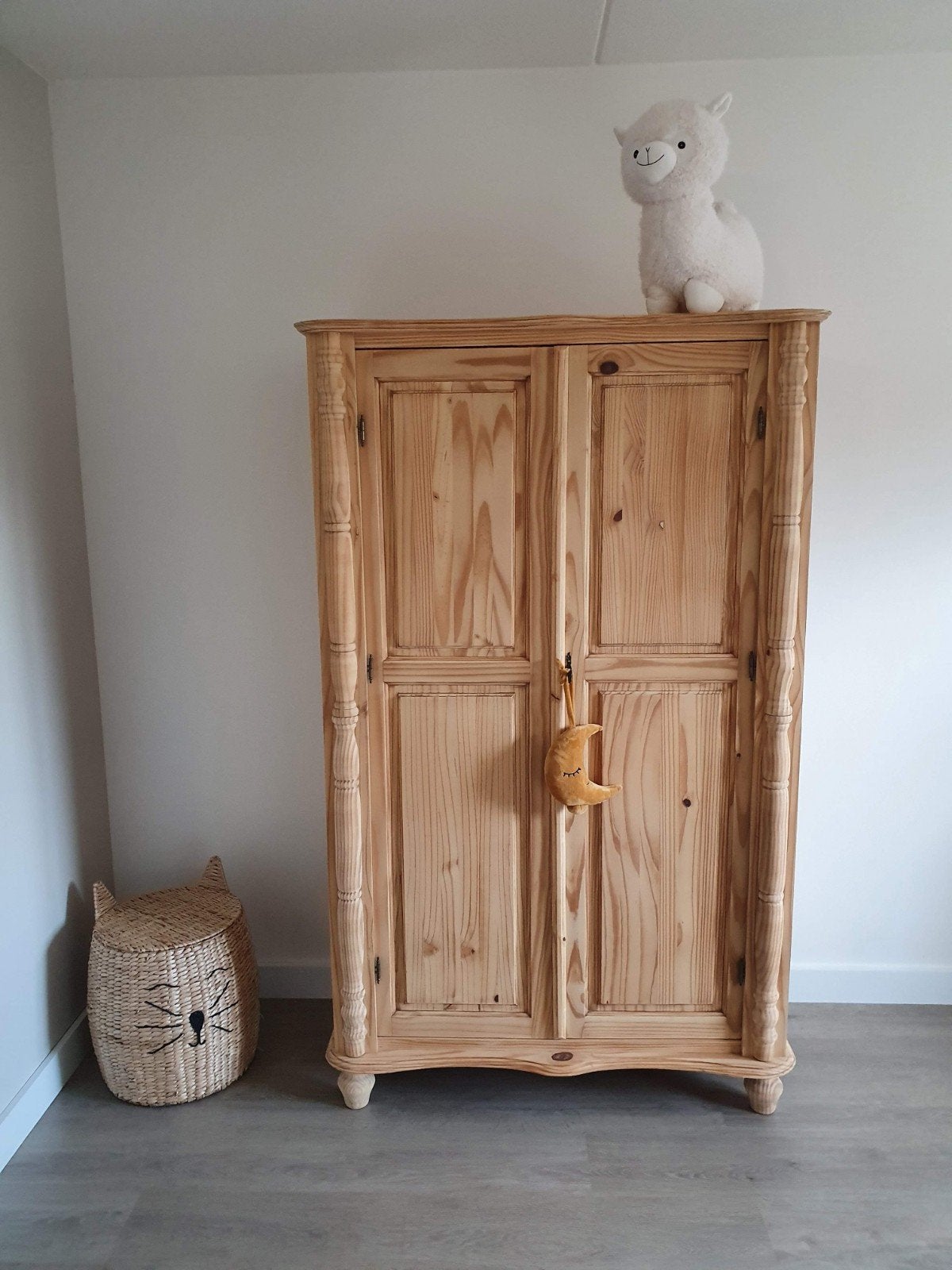 Mooie brocante grenen kast voor kinder/ babykamer, Ophalen of Verzenden