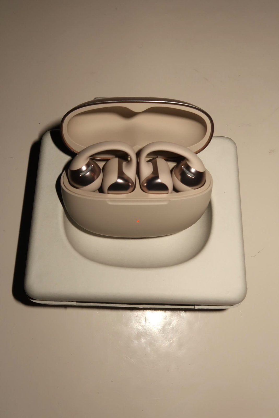 SHOKZ OpenDots Clip Open-ear Draadloze oordopjes Grijs, Ophalen of Verzenden, Zo goed als nieuw