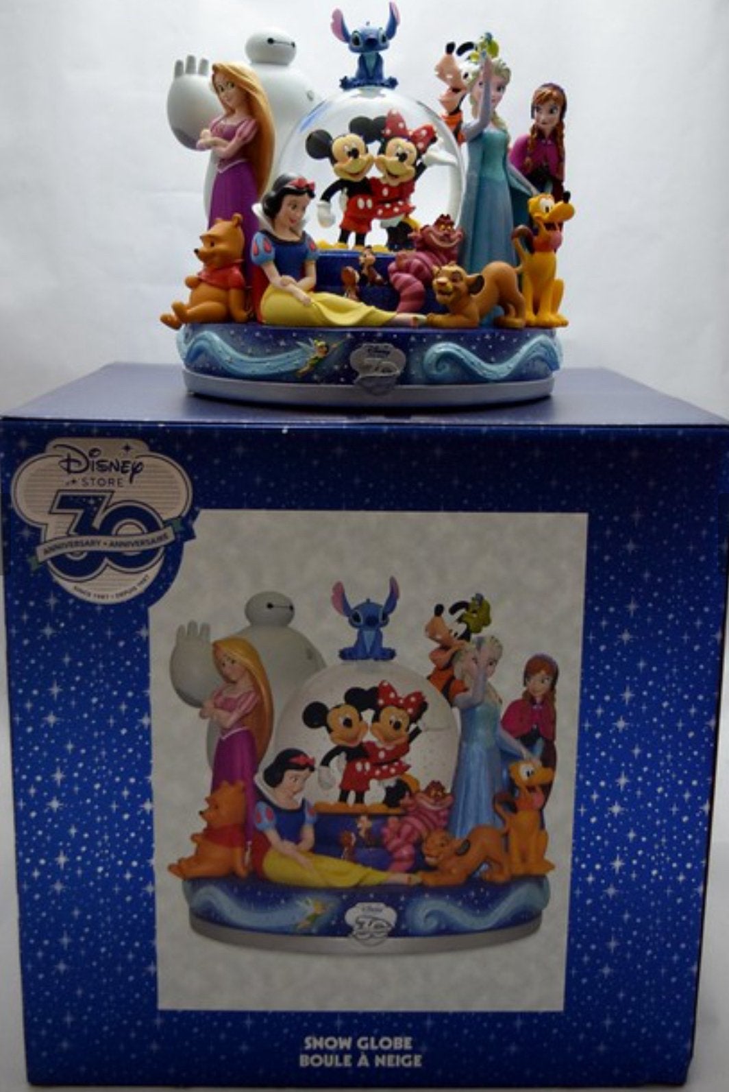 Grote Disney Snowglobe met Diverse Karakters, Ophalen of Verzenden, Overige figuren, Zo goed als nieuw, Beeldje of Figuurtje