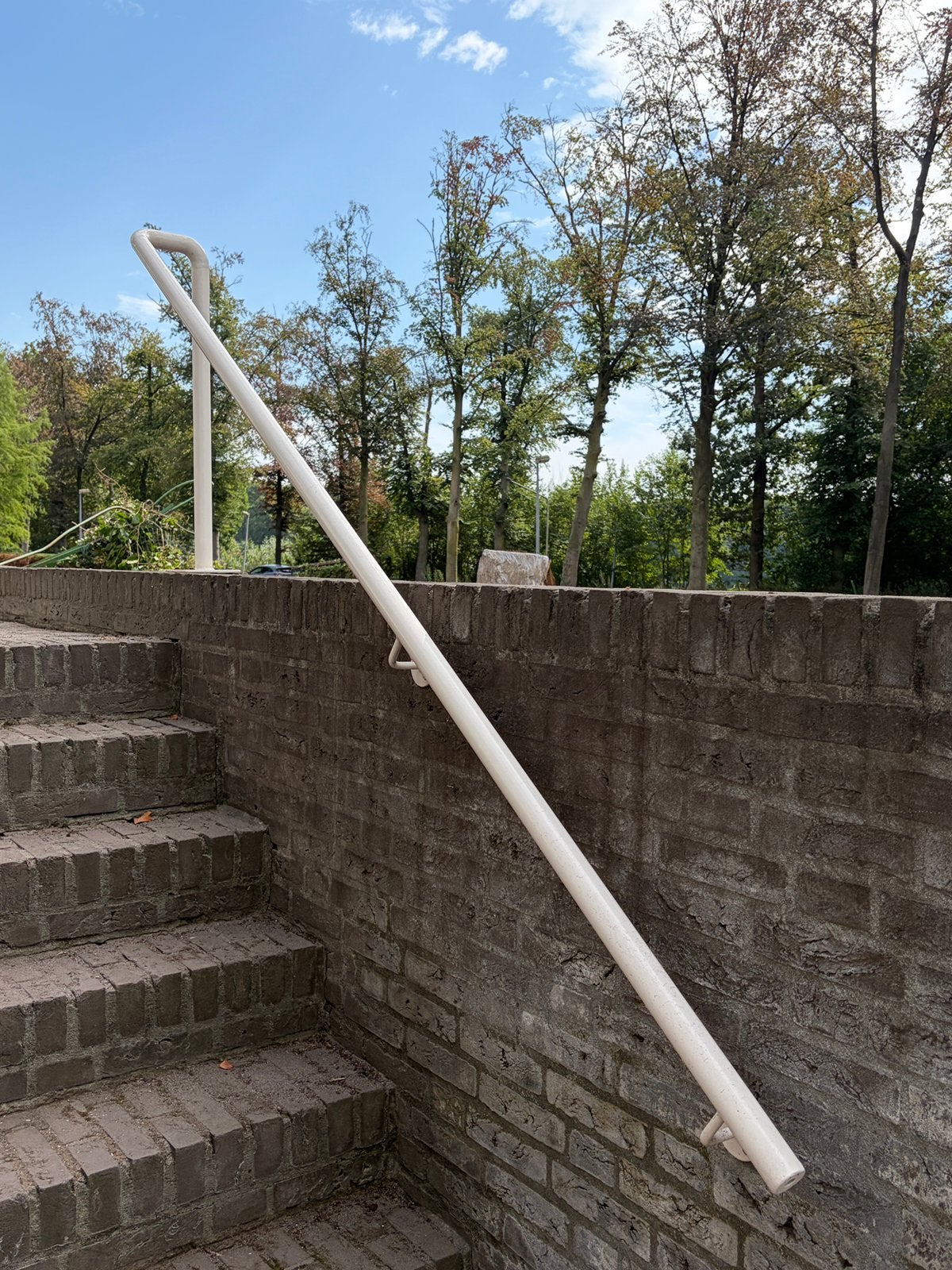 2 metalen trapleuningen voor buiten – 255 cm, Ophalen, Zo goed als nieuw