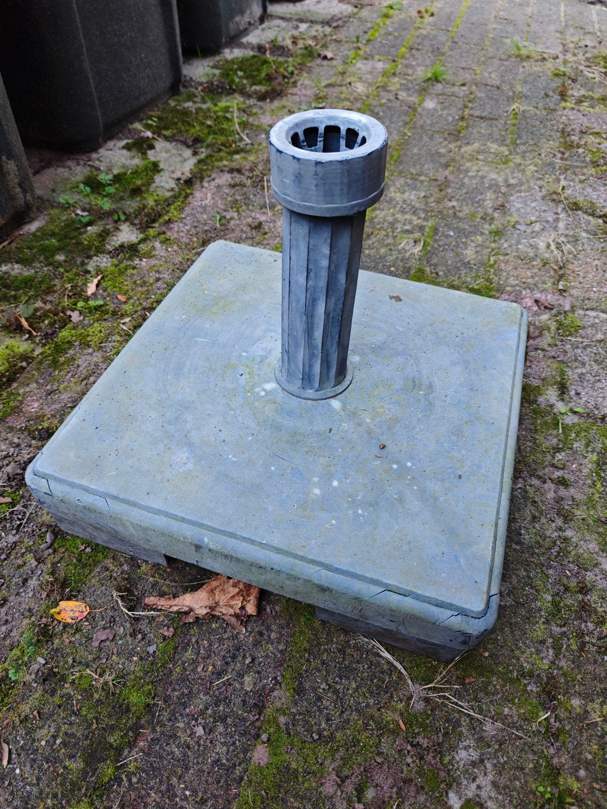 Parasolvoet (gewicht door steen), circa 30kg, Ophalen, Gebruikt