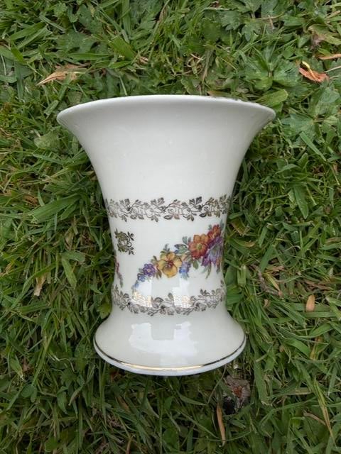Kunst Kronach Bavaria vaasje met bloemmotief, Antiek en Kunst, Antiek | Vazen, Ophalen