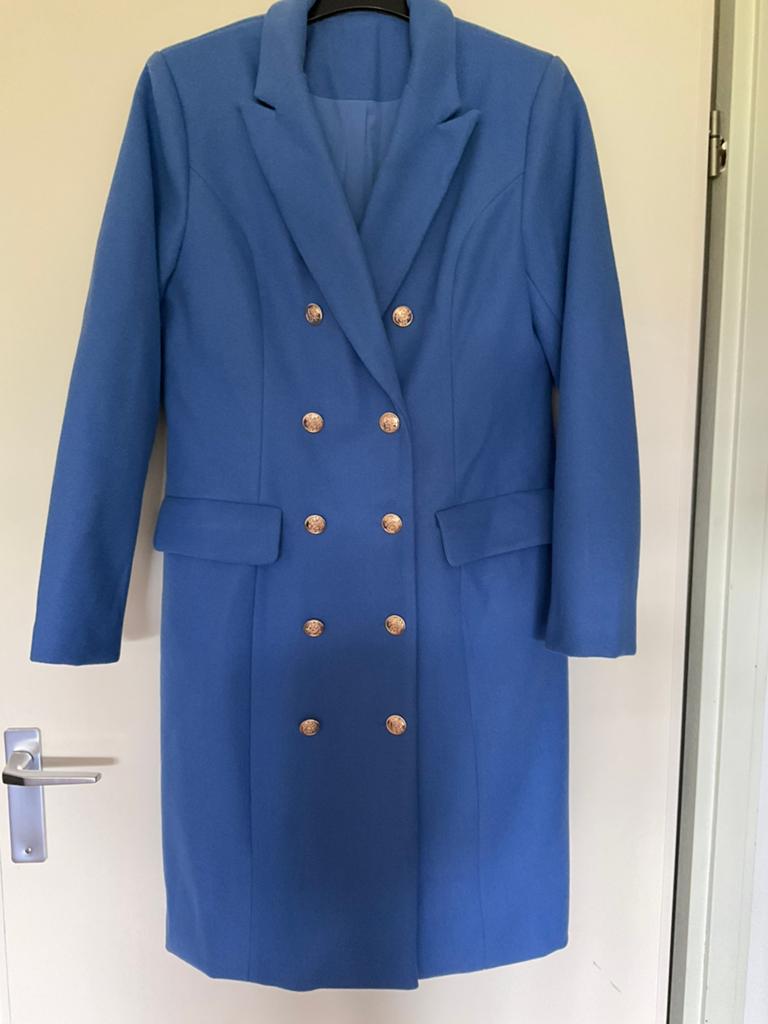 Stijlvolle Kobaltblauwe Double-Breasted Jas met Gouden Knope, Kleding | Dames, Ophalen of Verzenden, Zo goed als nieuw, Maat 38/40 (M)