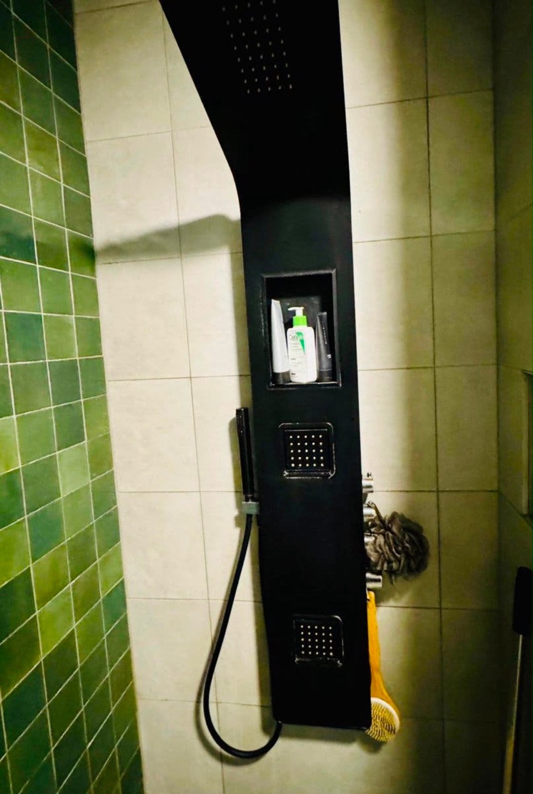 Zwarte douchepaneel met handdouche en massagejets, Ophalen of Verzenden, Gebruikt, Rvs, Douche