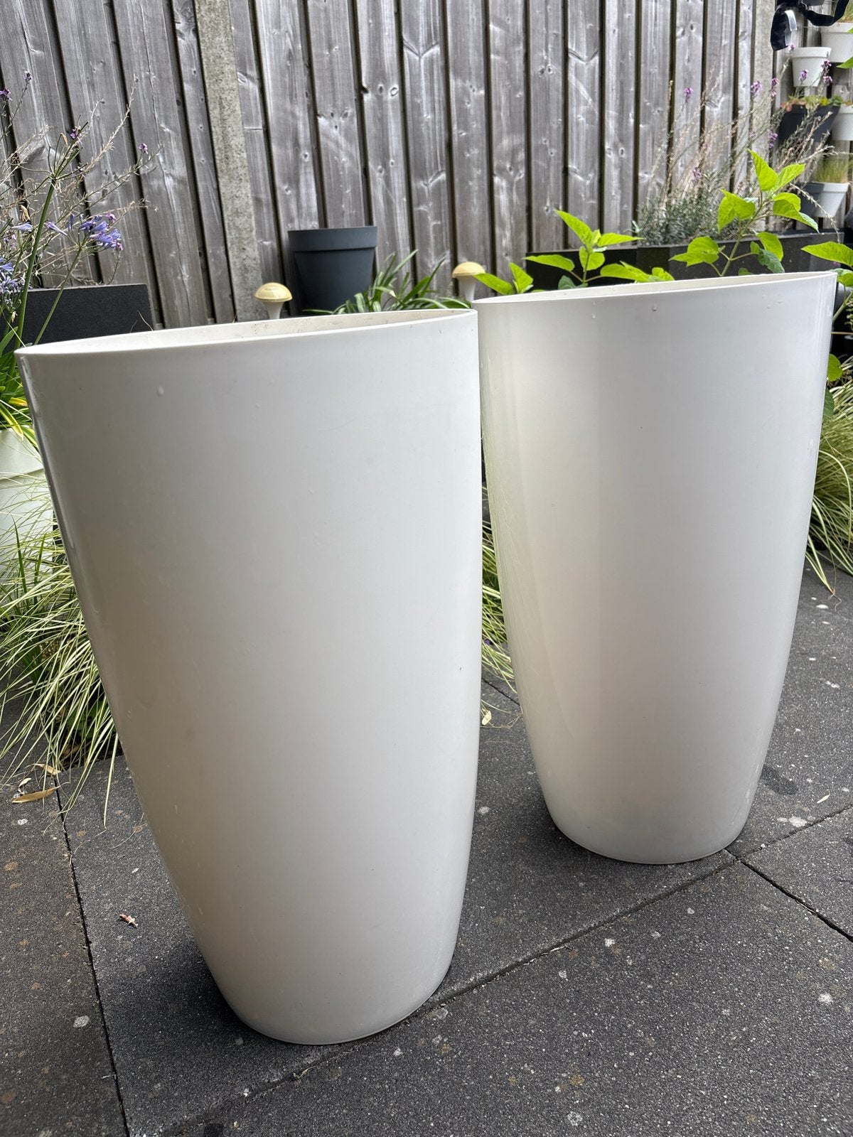 Set van 2 Elho bloempotten, wit, hoog model, 25 tot 40 cm, Kunststof, Gebruikt, Rond