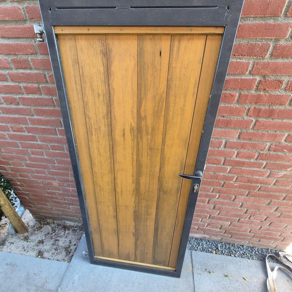 Stevige houten poortdeur met metalen frame, Ophalen of Verzenden