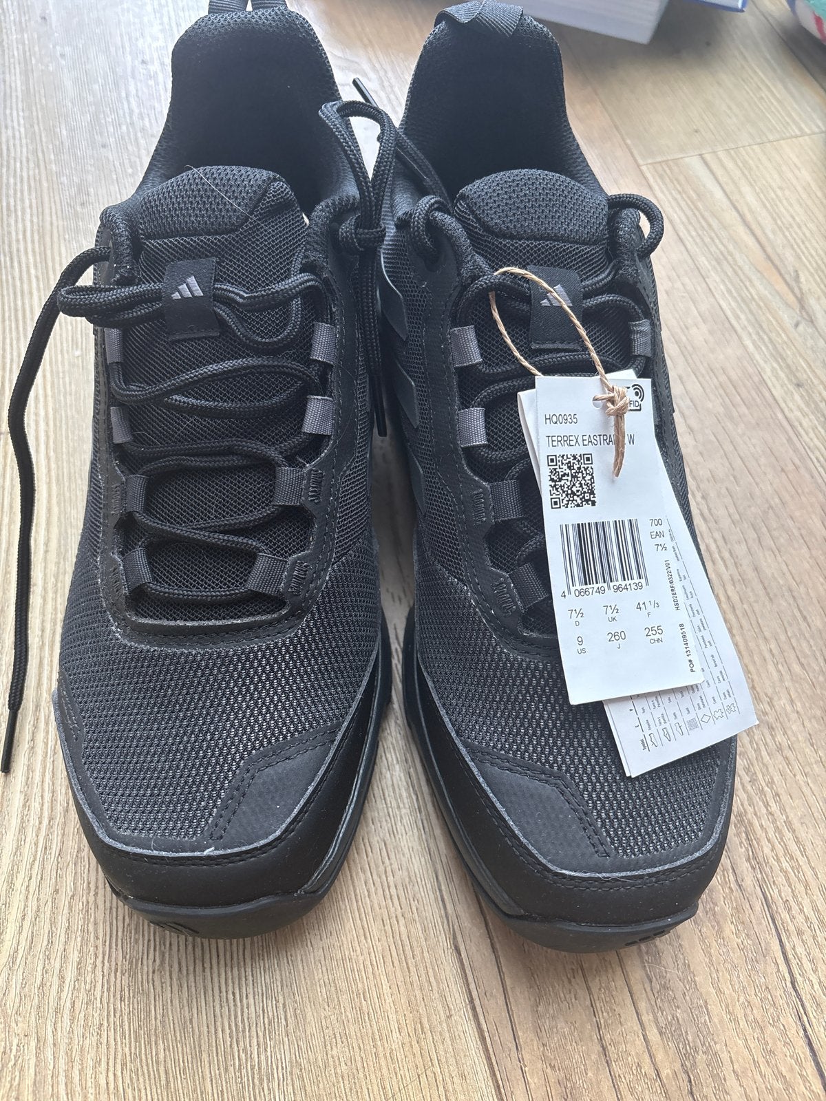 Nieuwe Adidas All-Round schoenen - ideaal voor sport/defensi, Ophalen of Verzenden, Nieuw, Zwart, Sportschoenen