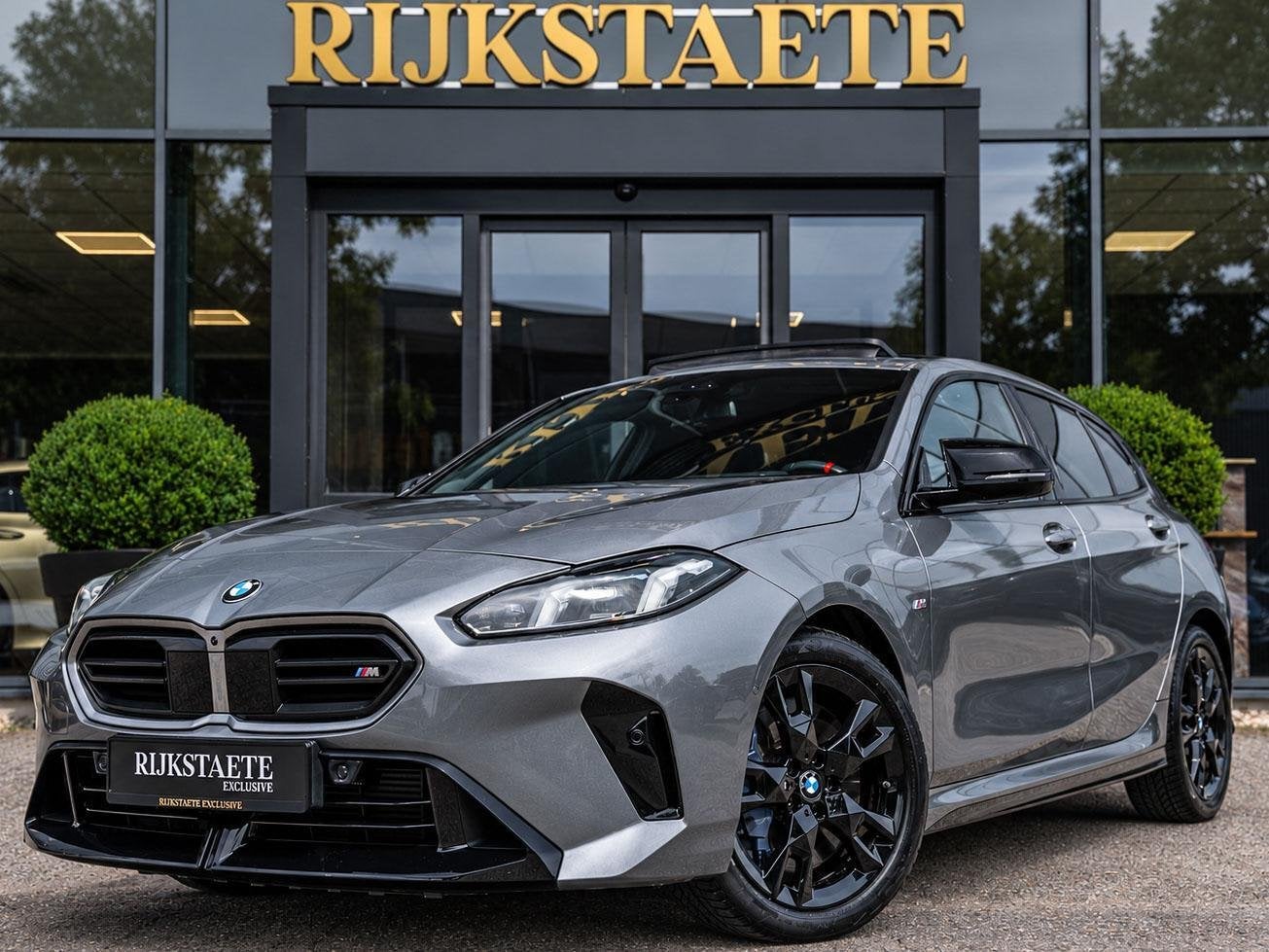 BMW 1-serie M135 xDrive|PANO|H&K|360|HEAD-IP|MEMORY|SFEER|18, Auto's, 1525 kg, Gebruikt, 4 cilinders, Met garantie (alle)