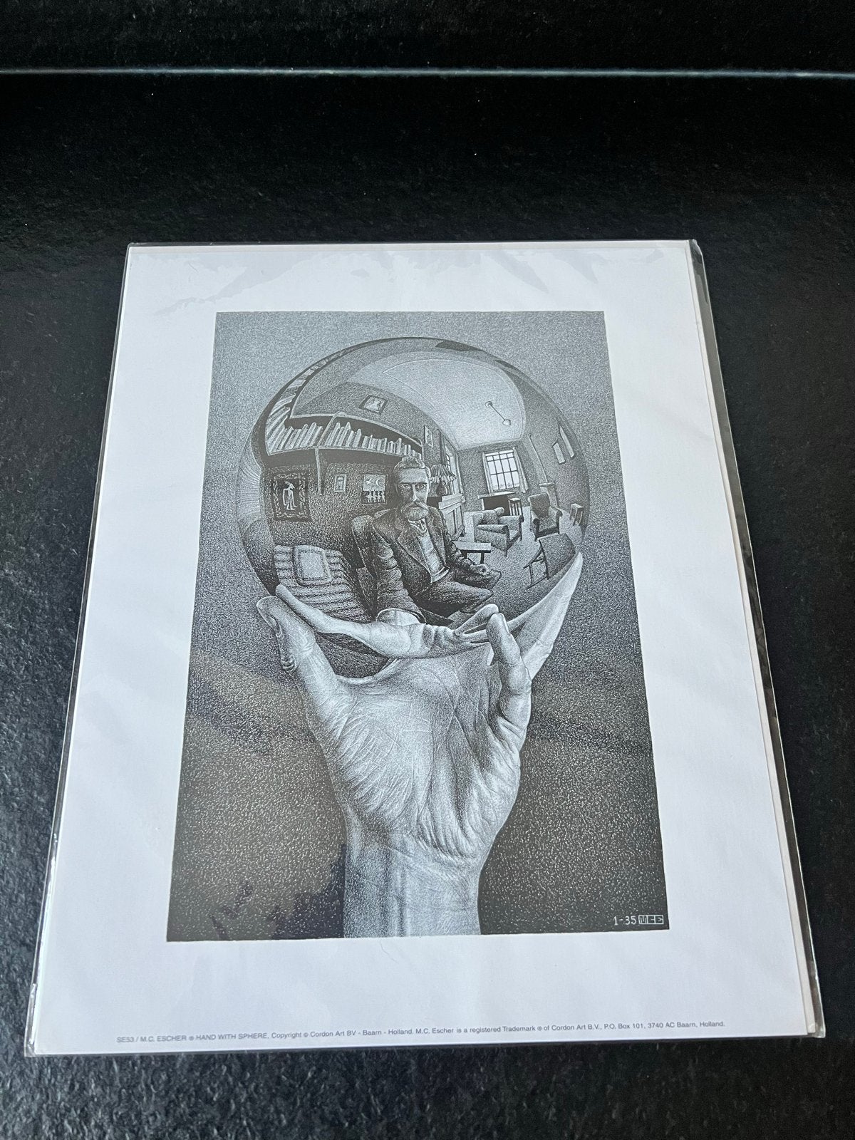 Vintage Escher poster HAND WITH SPHERE 36x28cm, Ophalen of Verzenden