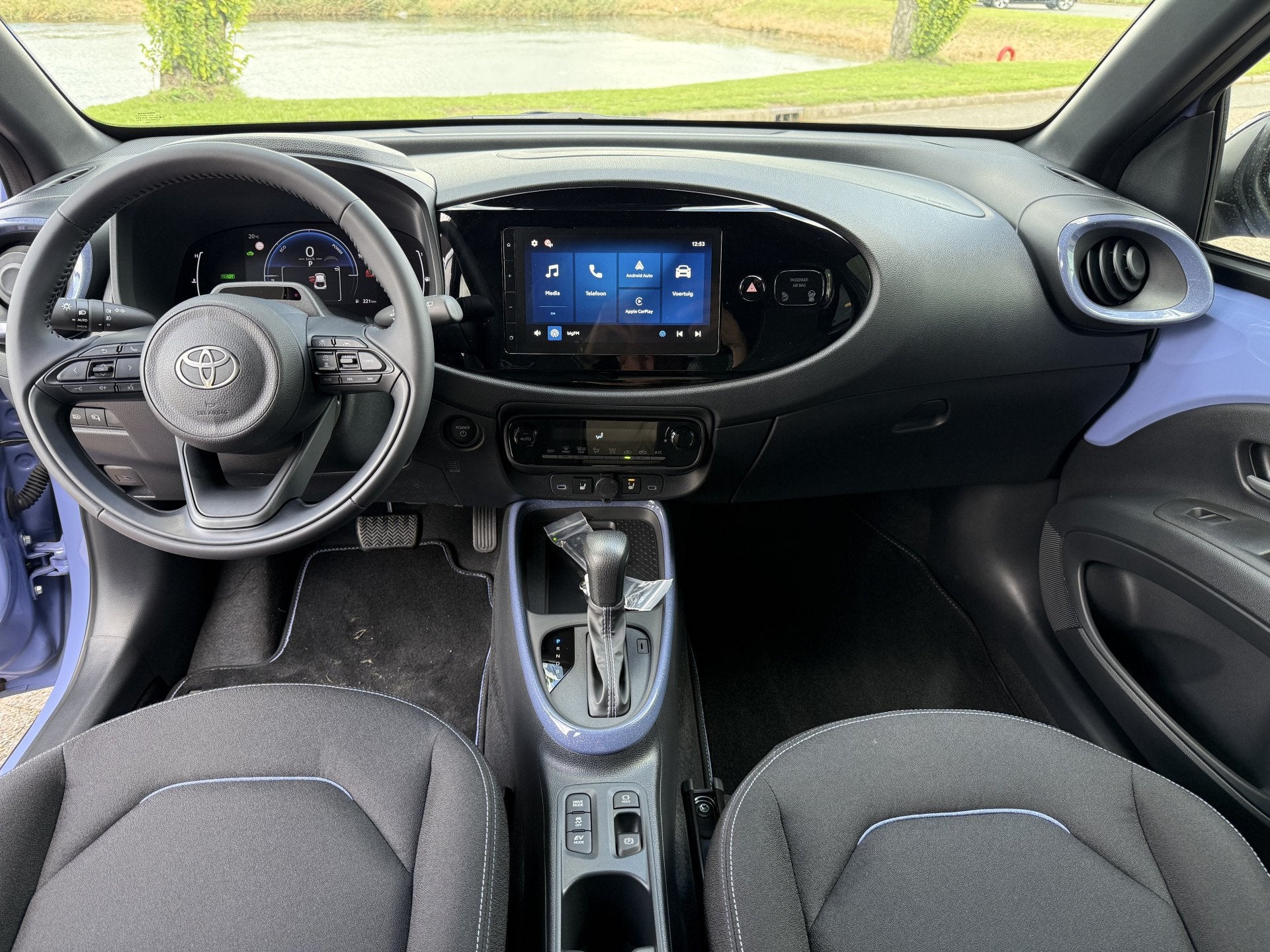 Toyota Aygo X Hybrid 115 pulse Automaat * Stoelverwarming *, Auto's, Stof, Gebruikt, Zwart, Overige kleuren