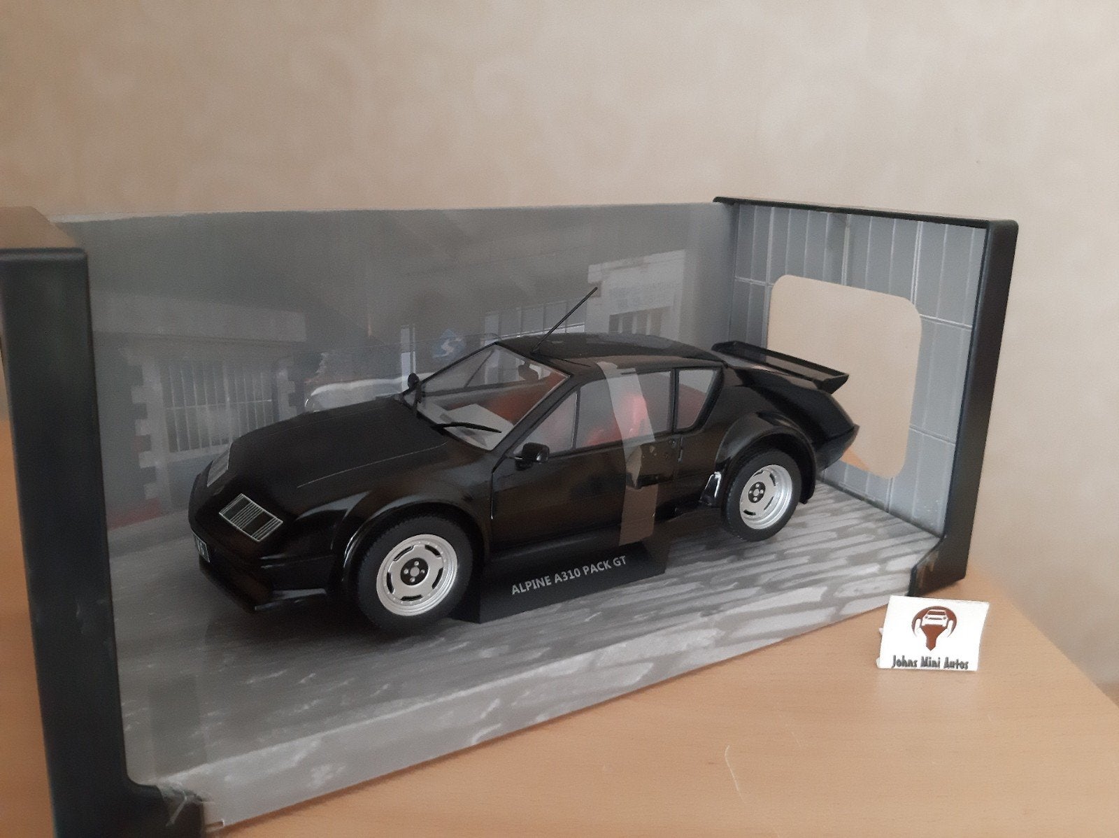 Alpine A310 GT 1983 zwart metallic van Solido 1:18