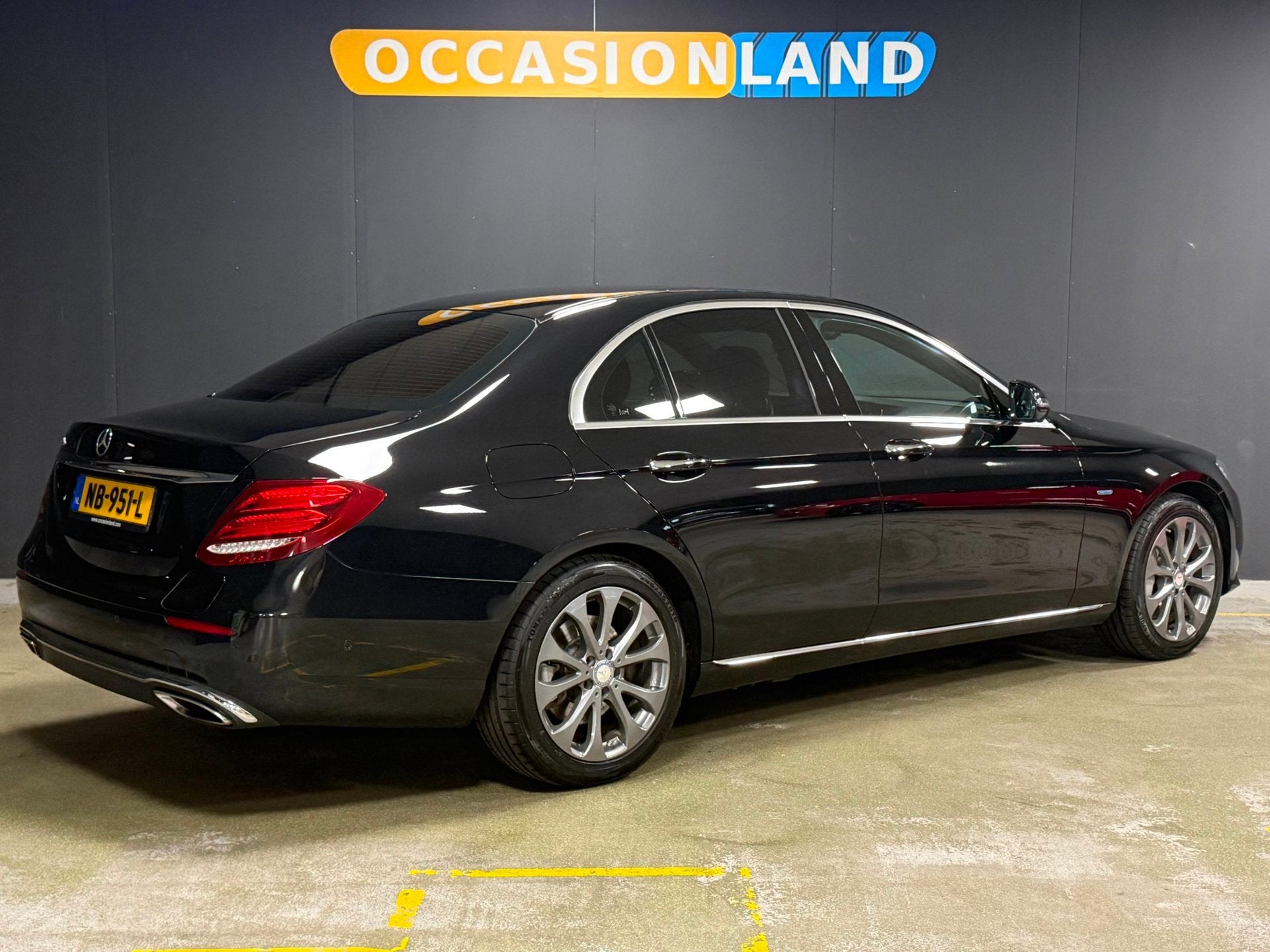 Mercedes-Benz E-klasse 350 e Lease Edition|360CAM|LED|KEYLES, Automaat, Achterwielaandrijving, Gebruikt, Zwart