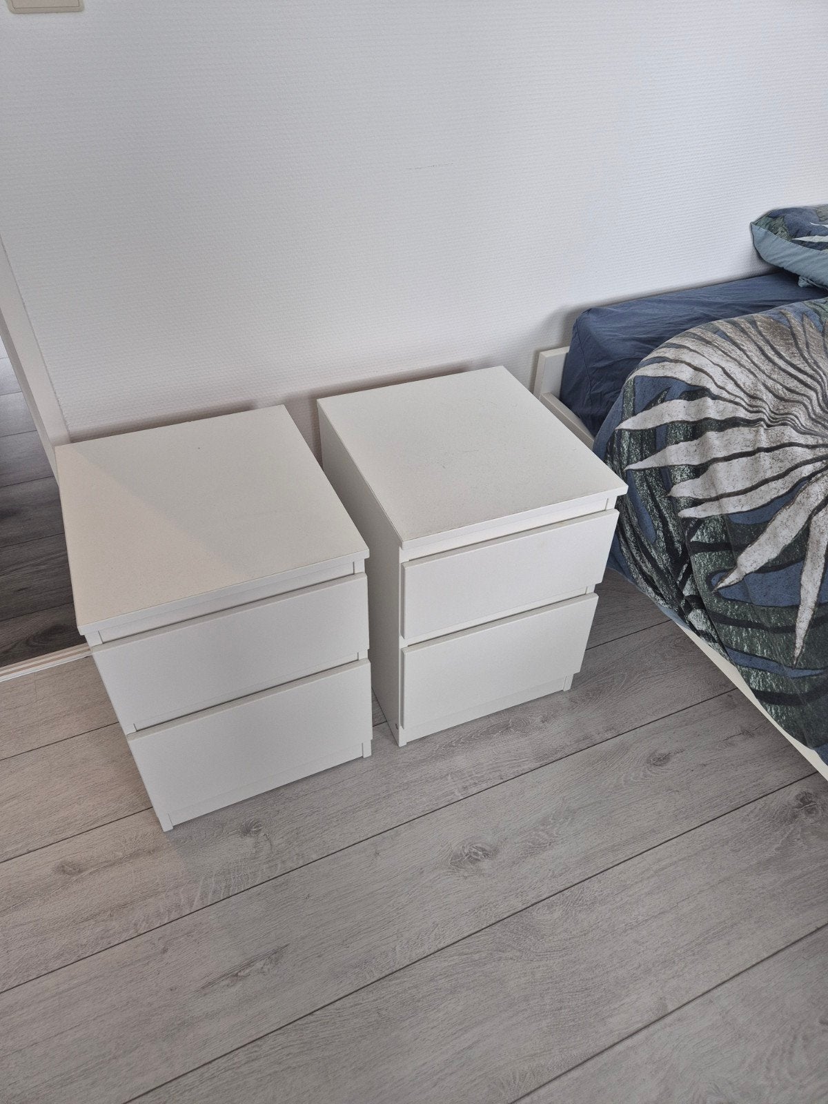 2 witte nachtkastjes, Ophalen, Gebruikt, Minder dan 45 cm, Minder dan 55 cm