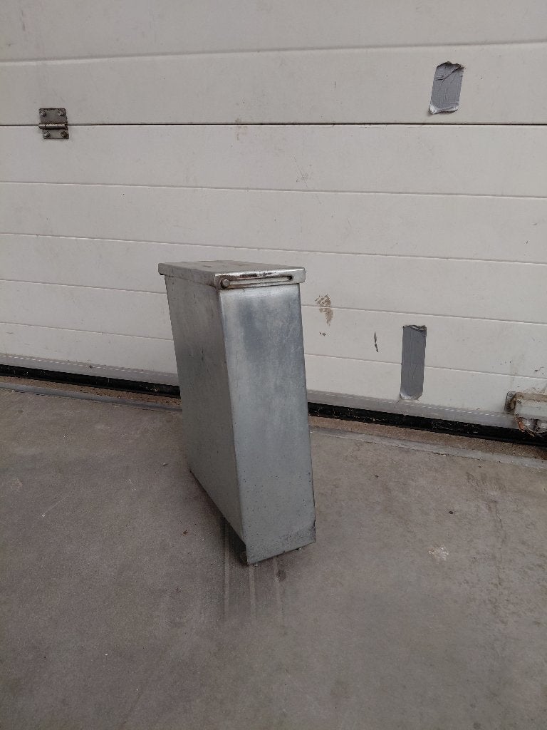 Gereedschapkist knikmops shovel, Ophalen