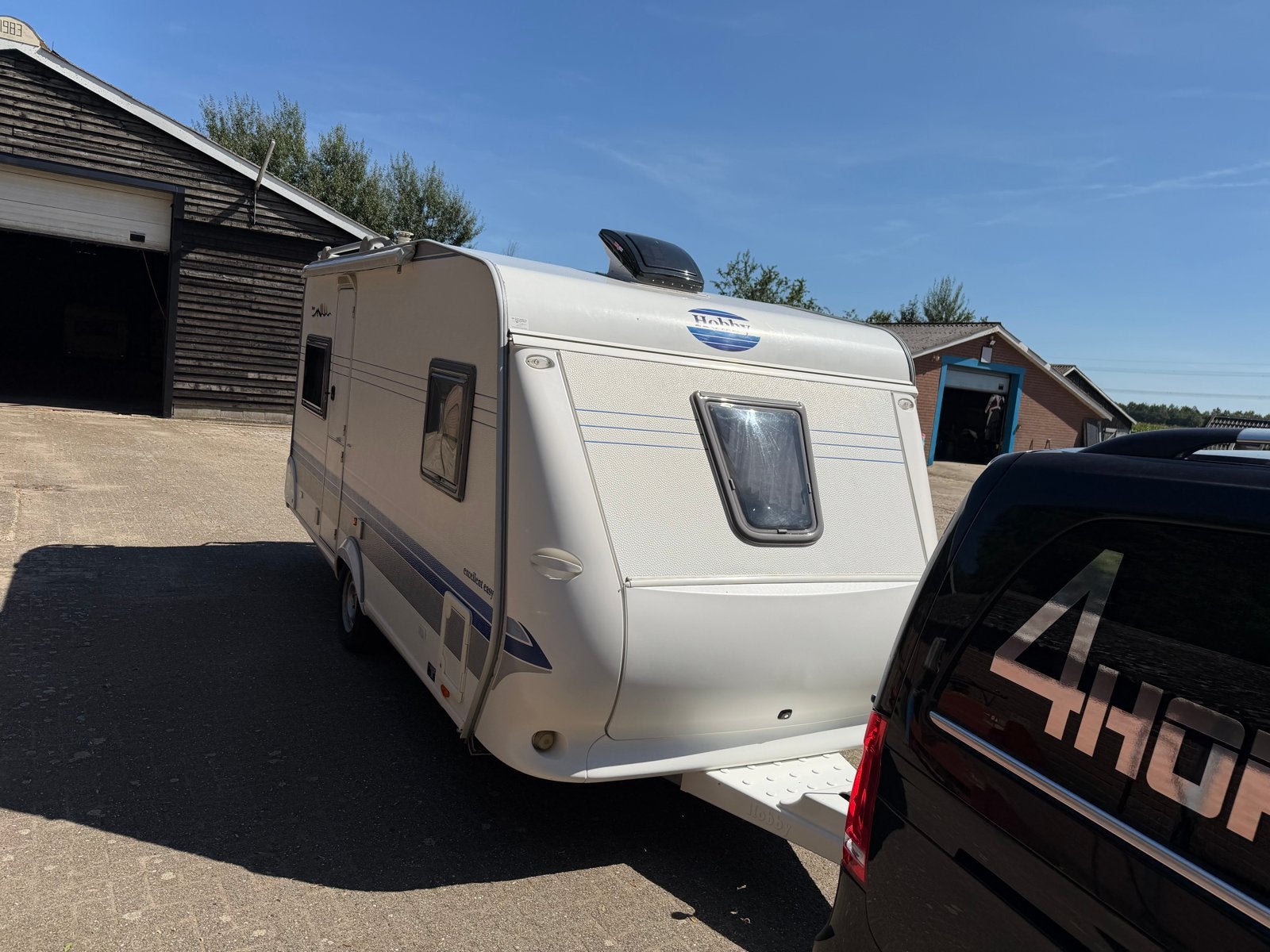Hobby Excellent Easy 470 Caravan met fietsenrek en luifel, Caravans en Kamperen, Caravans, Rondzit, Hobby, Omvormbare zithoek