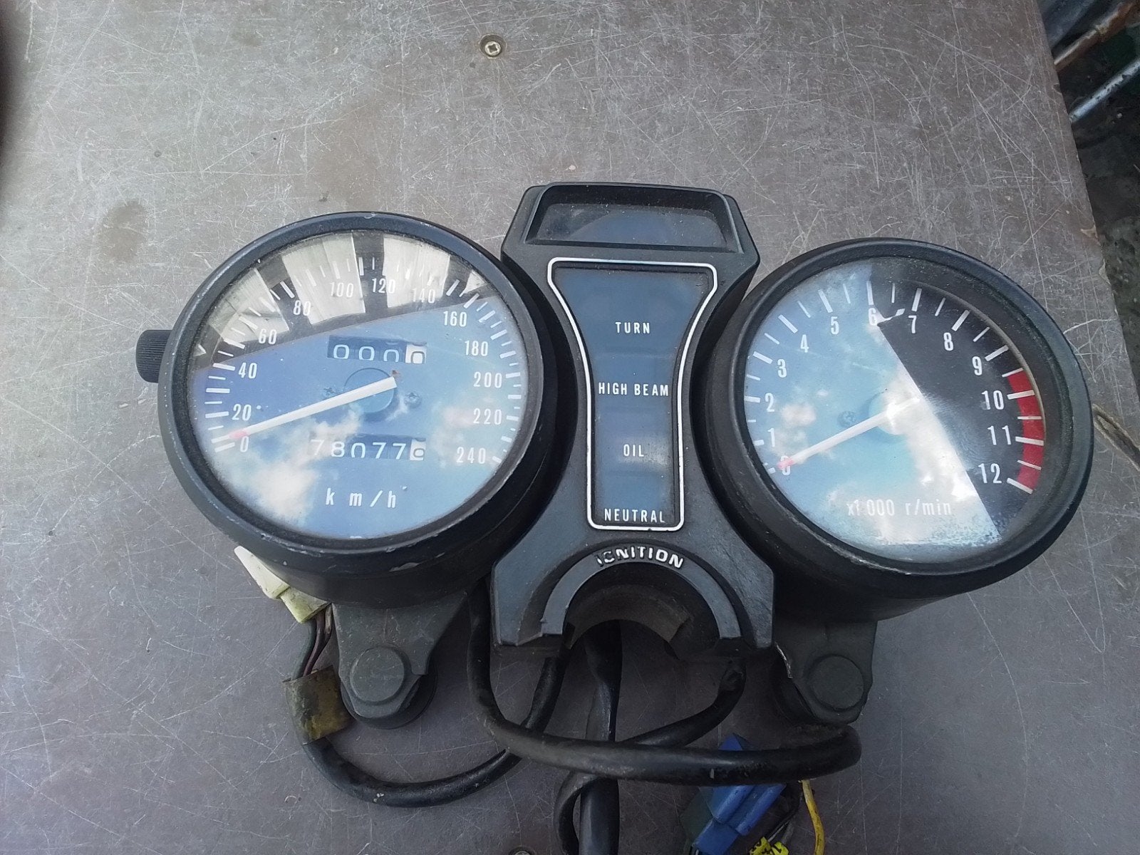 Suzuki gs cockpit, Ophalen