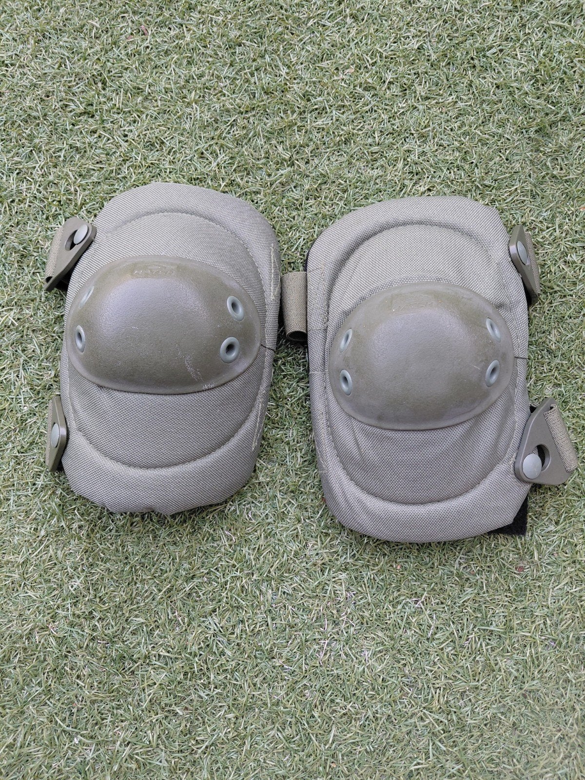 Kniebeschermers, Verzamelen, Militaria | Algemeen, Ophalen of Verzenden, Landmacht, Nederland, Kleding of Schoenen