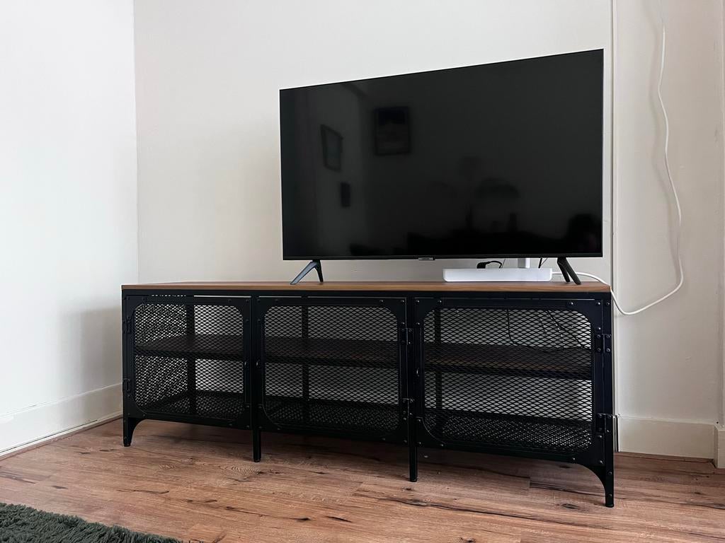 Tv Meubel Ikea Fjällbo - zwart, Huis en Inrichting, Ophalen, Zo goed als nieuw, 25 tot 50 cm, Minder dan 100 cm