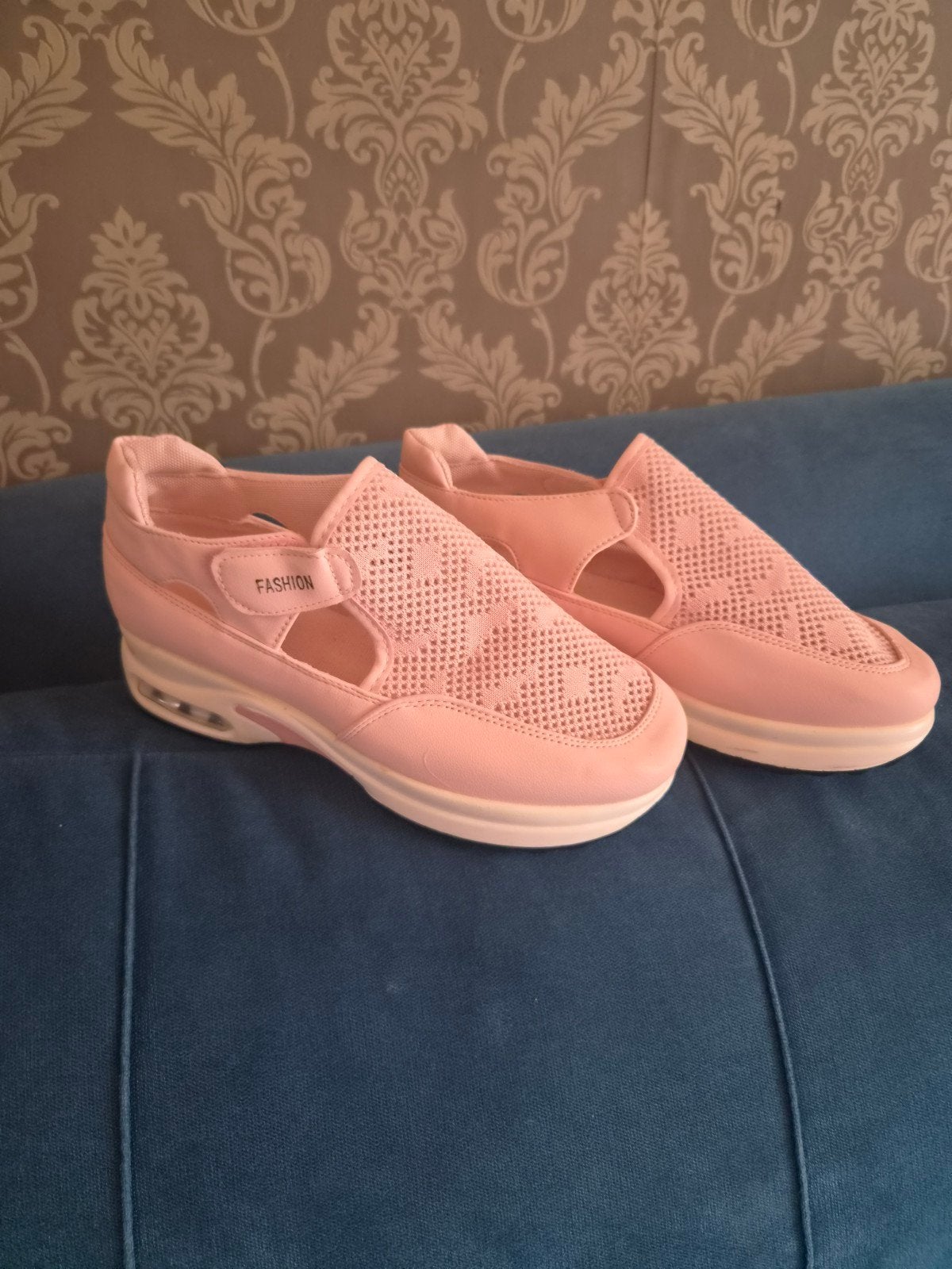 Roze sneakers met klittenbandsluiting - Maat 39, Kleding | Dames, Schoenen, Fashion, Nieuw, Ophalen of Verzenden, Sneakers of Gympen