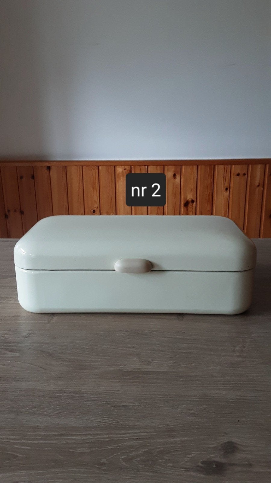 EMAILLE BEIGE BROODTROMMEL MET BEIGE BAKELIETEN HANDVAT., Ophalen of Verzenden