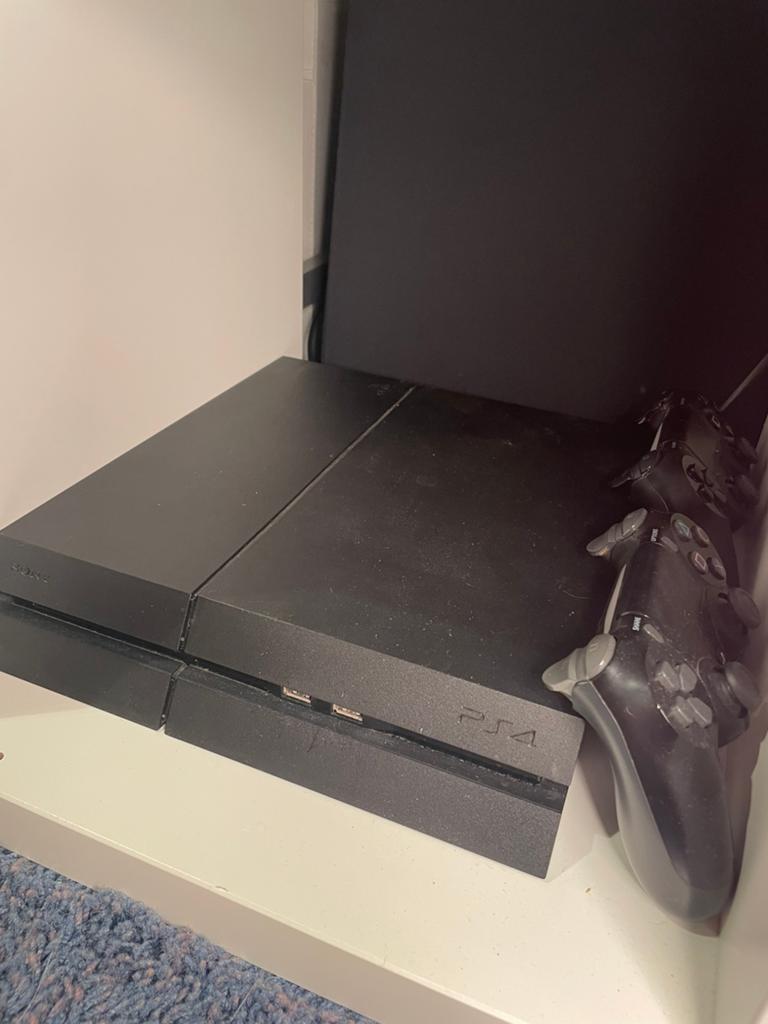 Sony PlayStation 4&2 Controllers & 4 Games (FC 26 Digitaal), Ophalen of Verzenden, Zo goed als nieuw, Met 2 controllers, Slim