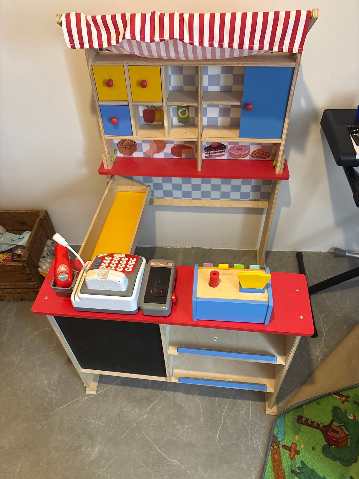 Houten speelgoedwinkel met kassa en accessoires, Ophalen, Gebruikt, Jongen of Meisje