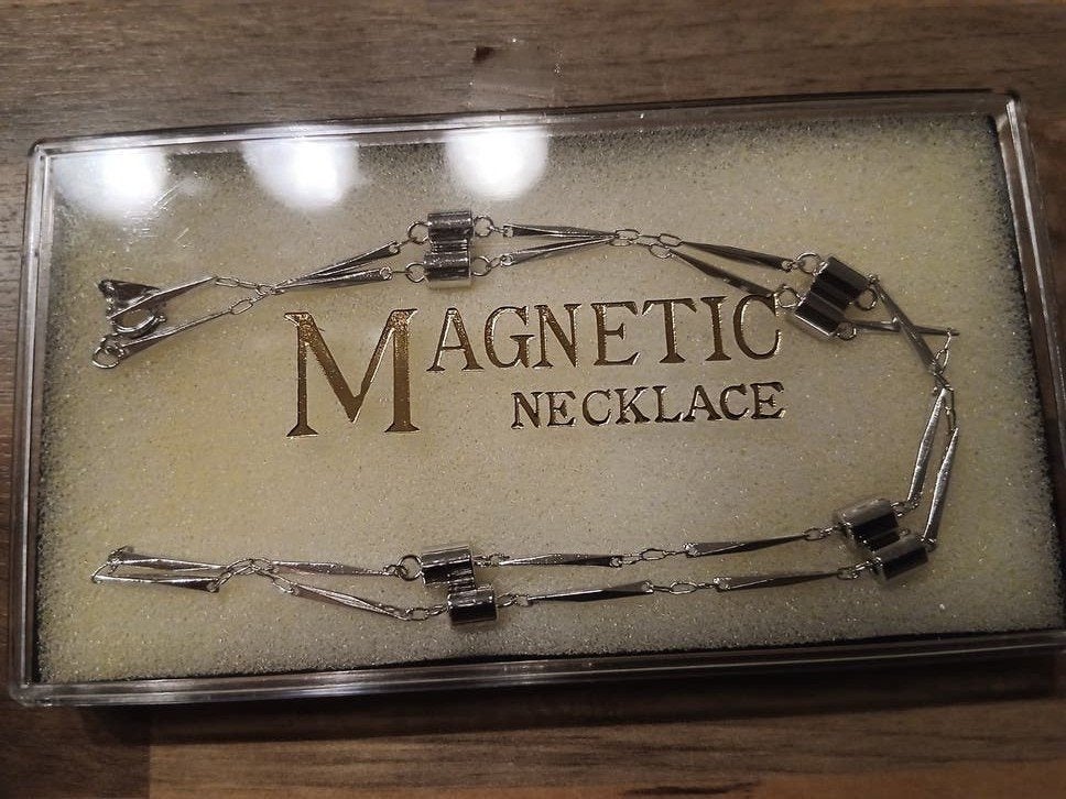 Magnetische ketting - Zilverkleurig, Sieraden, Tassen en Uiterlijk, Ophalen of Verzenden, Nieuw, Zilver, Overige materialen