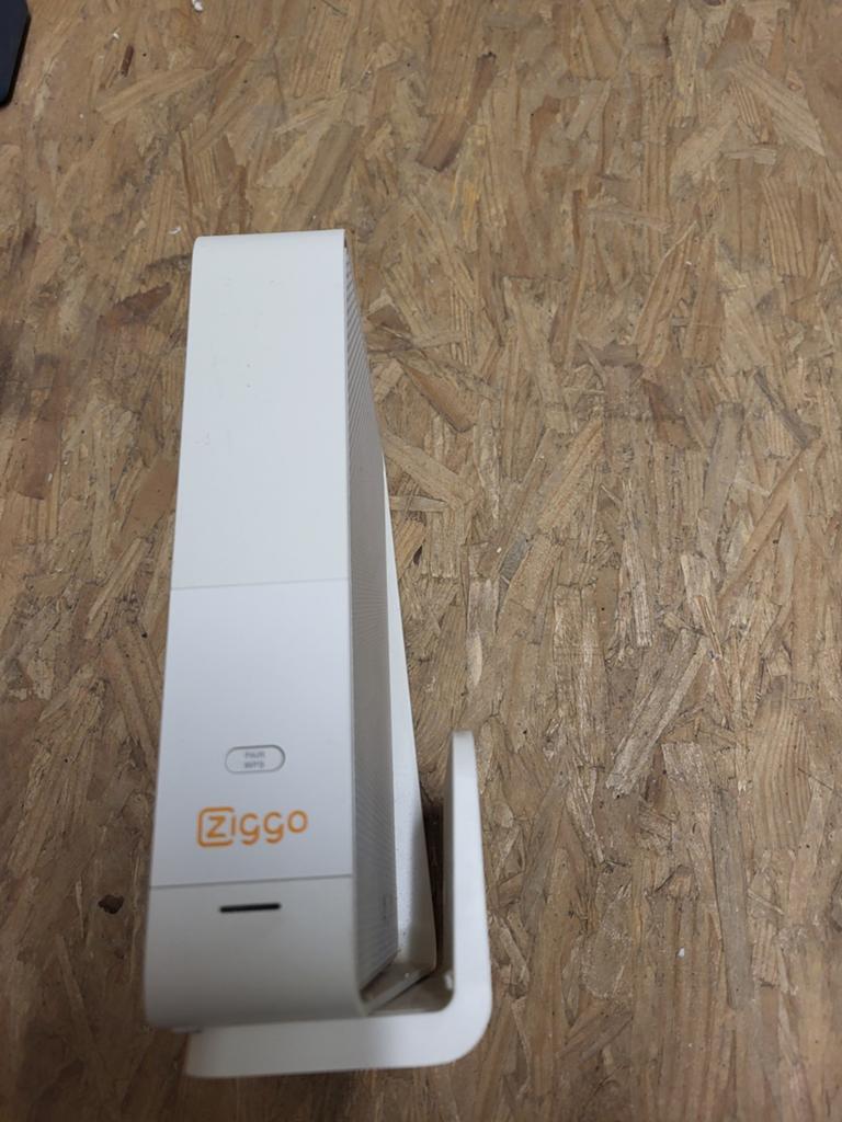 Ziggo Connectbox Router met Modem - Wit, Computers en Software, Routers en Modems, Ophalen of Verzenden, Gebruikt, Router met modem