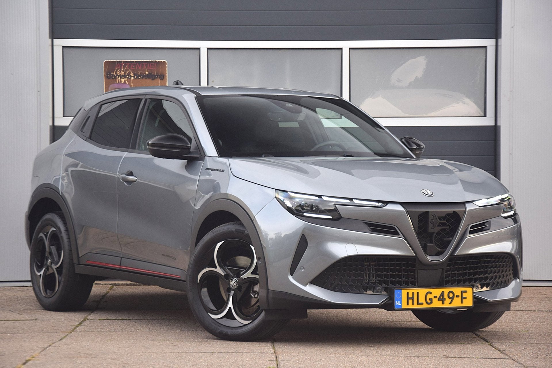 Alfa Romeo Junior 1.2 Turbo Hybrid Ibrida Speciale MATRIX LE, Auto's, Dealer onderhouden, 1199 cc, 620 kg, Origineel Nederlands