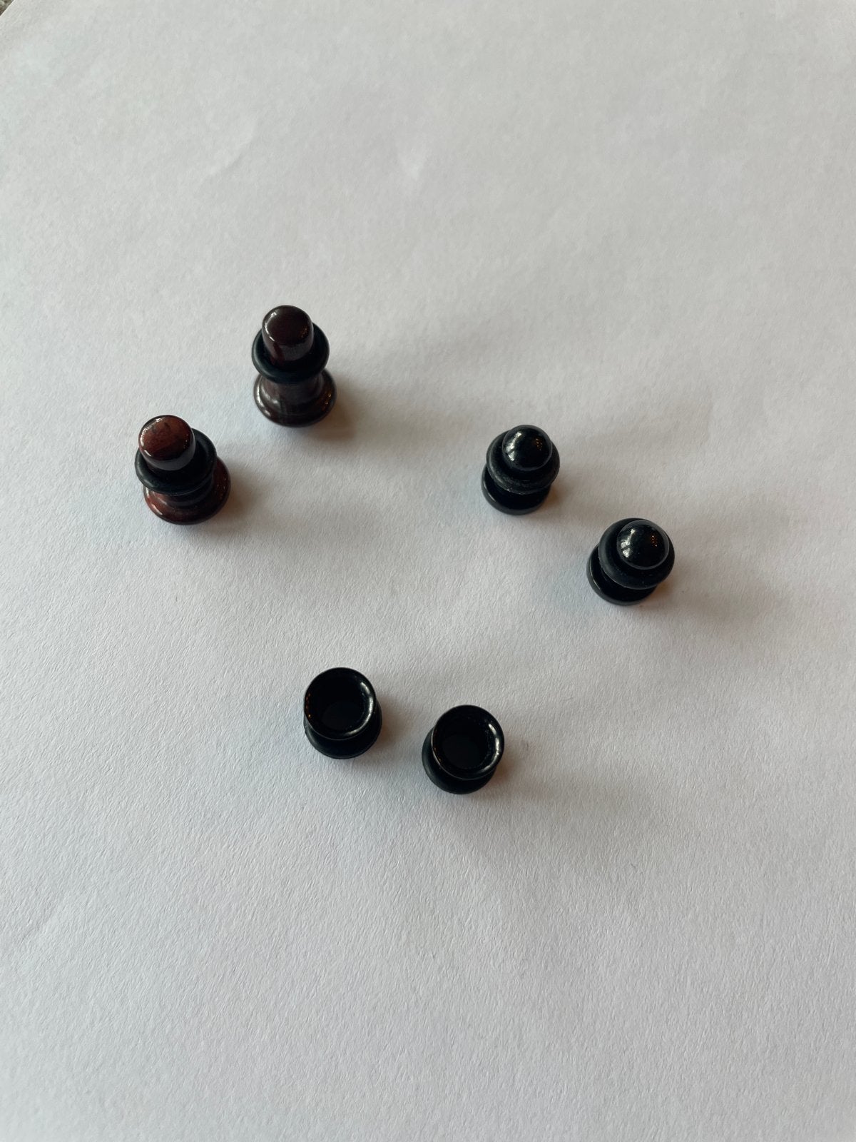 Set van 3 paar 5mm tunnels en plugs (zwart & steen), Ophalen of Verzenden, Zo goed als nieuw, Overige materialen, Oor- of Traguspiercing