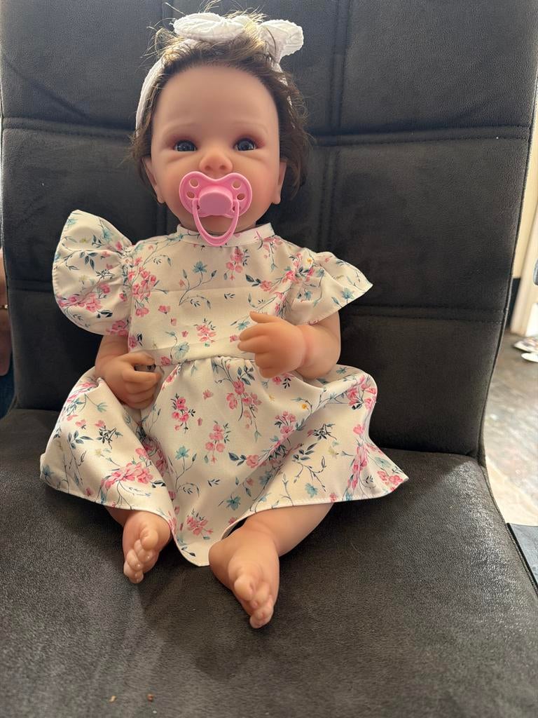 Prachtige Reborn Babypop met Serienummer en Accessoires, Ophalen of Verzenden, Zo goed als nieuw, Babypop, Levensecht of Reborn