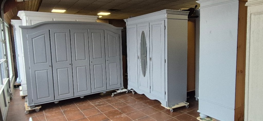 Nu tot 40% korting brocante houten kasten, kledingkasten, Ophalen, Zo goed als nieuw