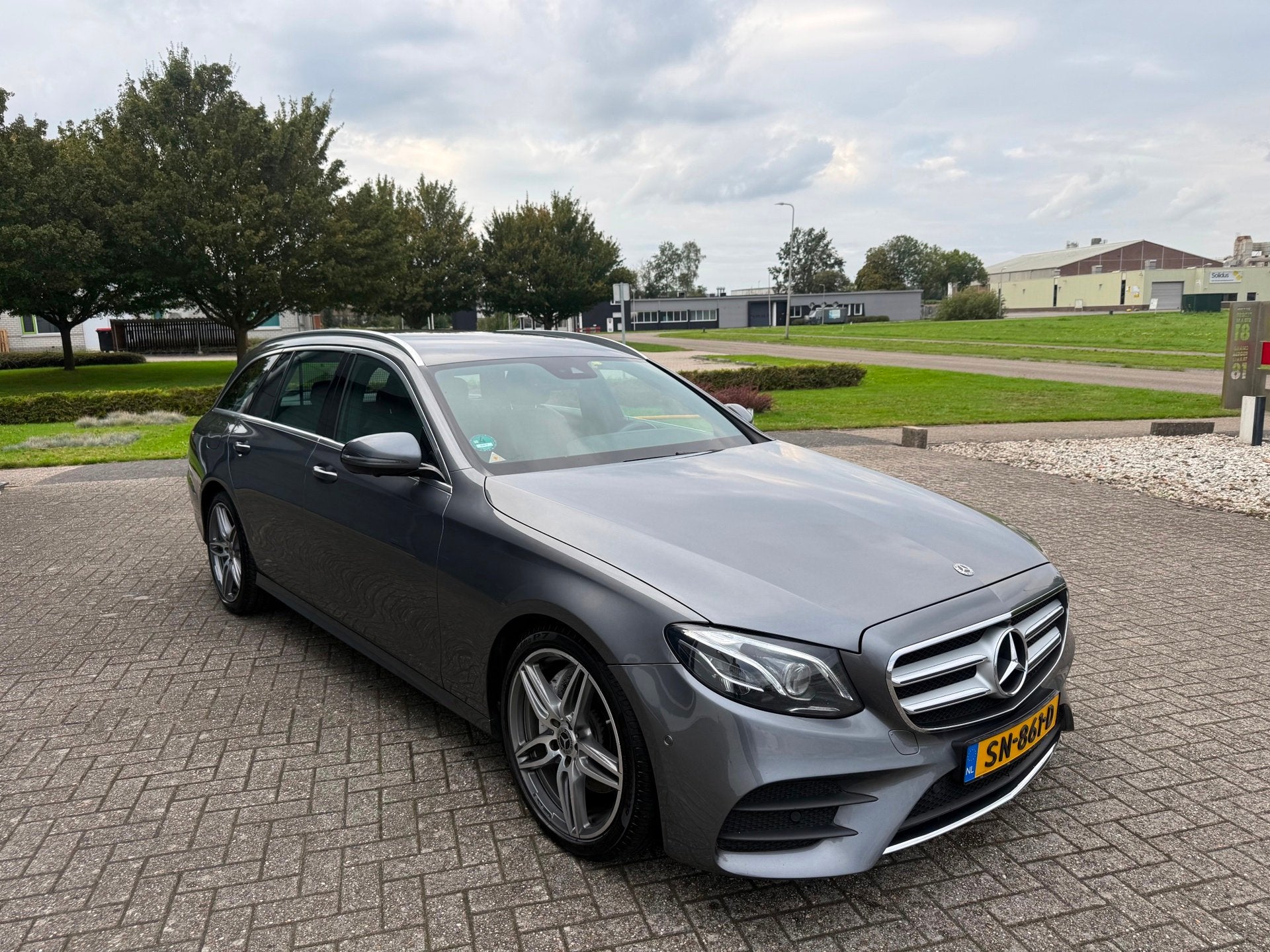 Mercedes-Benz E-klasse Estate 220 d Business Solution AMG 20, Achterwielaandrijving, Gebruikt, Automatische klimaatregeling, Origineel Nederlands