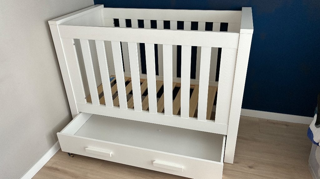 Foto 3 van Europe Baby Juno babykamer | ledikant + commode |