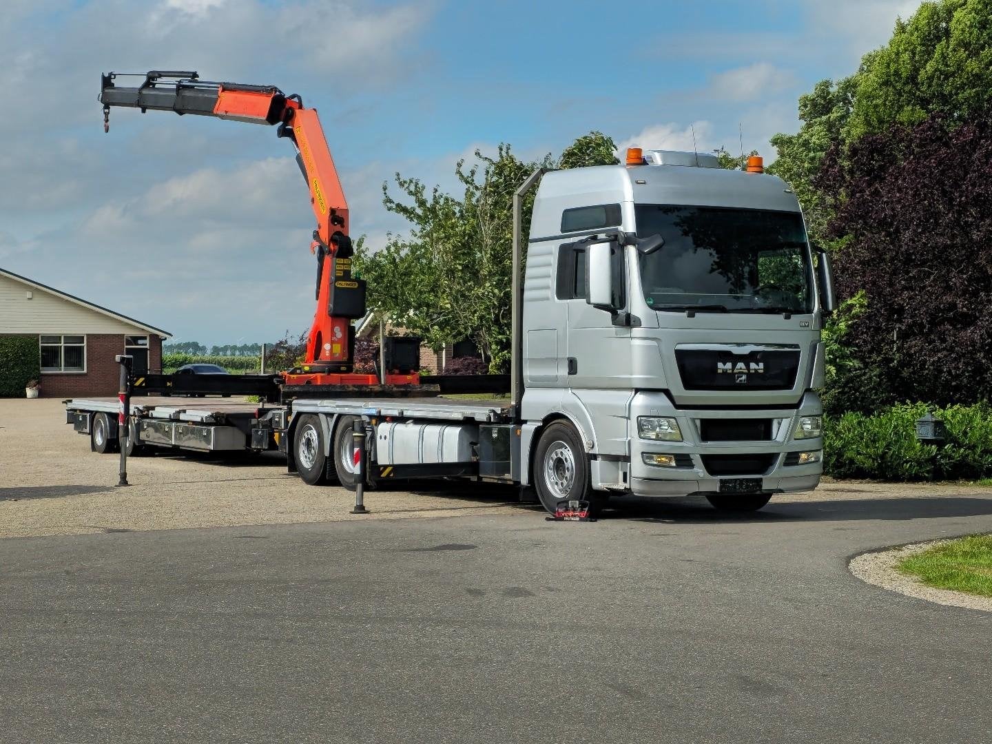MAN TGX 26.400 6x2 KRAANWAGEN!PALFINGER 34TM ! AFSTANDSBEDIE, Euro 5, Bedrijf, 2 stoelen, Zilver of Grijs