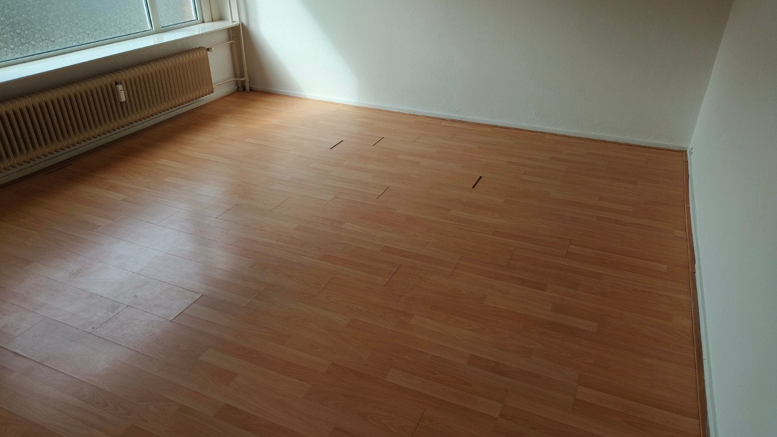 Gratis laminaat vloer (ca. 30m2) ophalen dit weekend, Ophalen, Gebruikt, 50 tot 150 cm, 10 m² of meer
