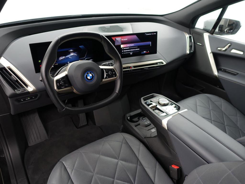 BMW iX xDrive40 M Sport Plus 77 kWh- Stoelmassage, Harman Ka, Automaat, Gebruikt, Met garantie (alle), Wit