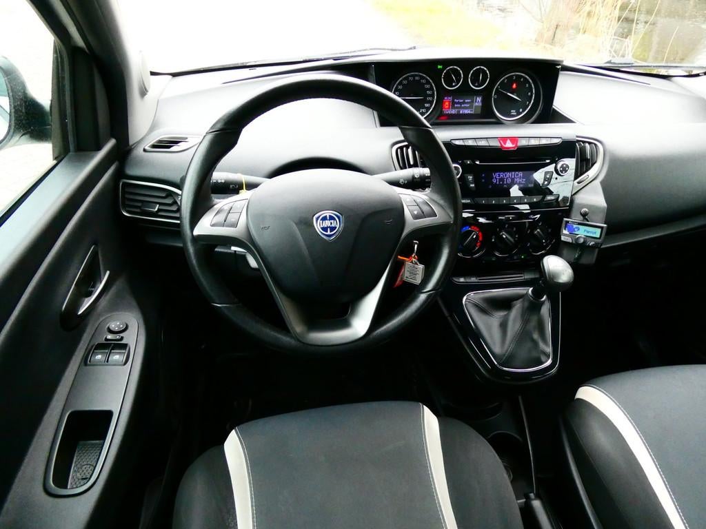 Lancia Ypsilon 0.9 TwinAir Elefantino Plus 80pk 1e eig Autom, Auto's, Stof, Wit, Origineel Nederlands, Bedrijf
