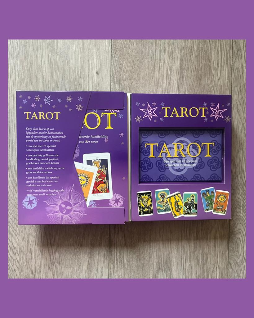 Tarot set in giftbox, Ophalen of Verzenden, Zo goed als nieuw, Tarot of Kaarten leggen, Overige typen