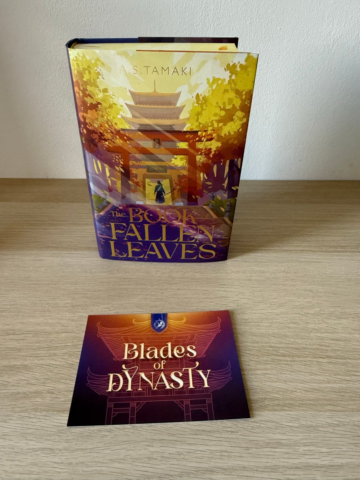 The Book of Fallen Leaves - A.S. Tamaki (Fairyloot), Ophalen of Verzenden, Zo goed als nieuw, Wereld overig