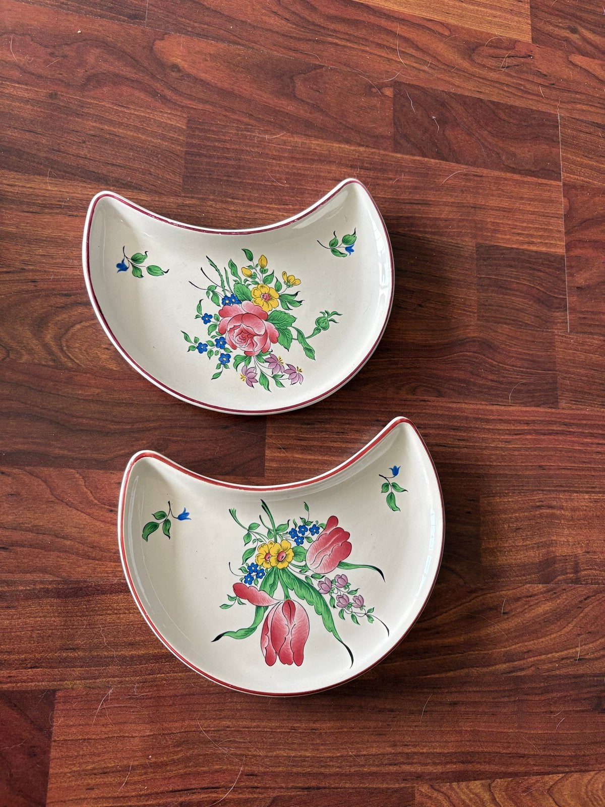Luneville Keller & Guerin, 2 handbeschilderde schaaltjes, Ophalen