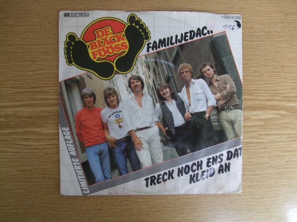 DE BLACK FOOSS   FAMILIJEDACH / TRECK NOCH ENS DAT KLEID AN, 7 inch, Ophalen of Verzenden, Zo goed als nieuw, Pop