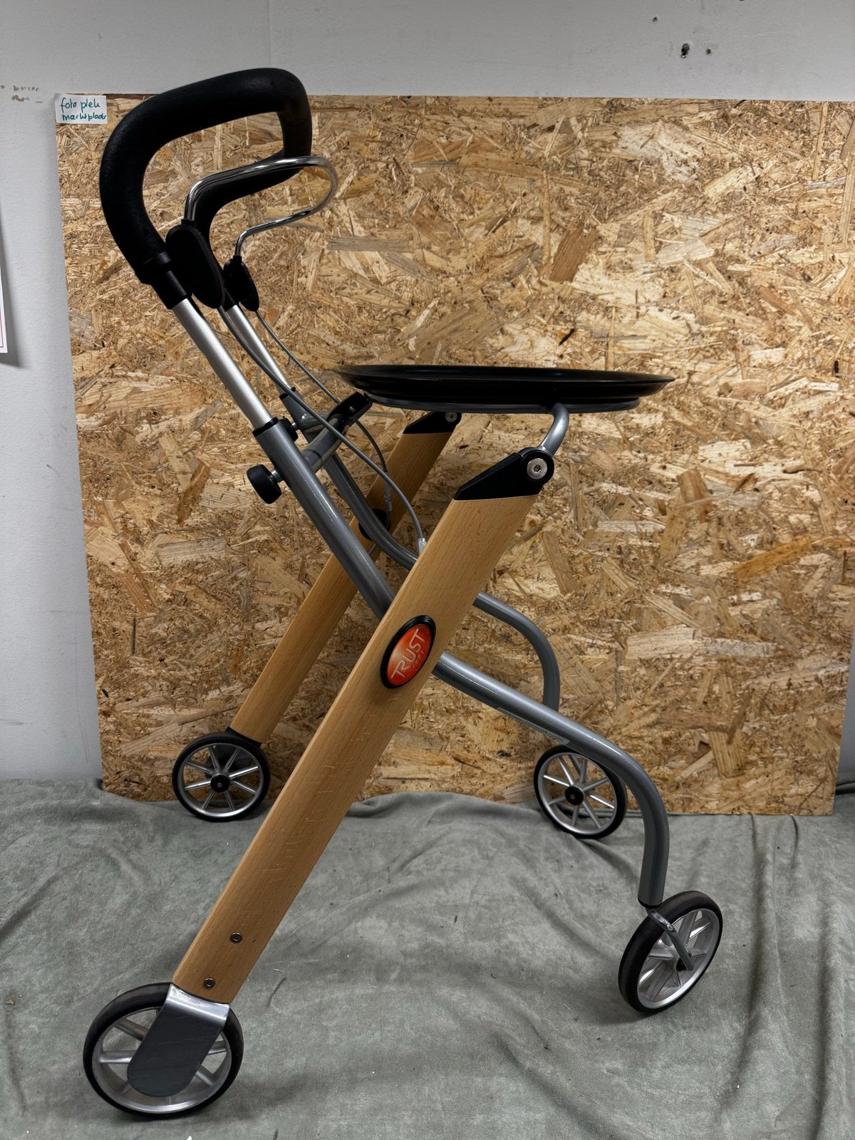 Trust Care Let's Go Indoor Rollator – met dienblad - ReK4, Gebruikt, Ophalen of Verzenden, Trust, Opvouwbaar