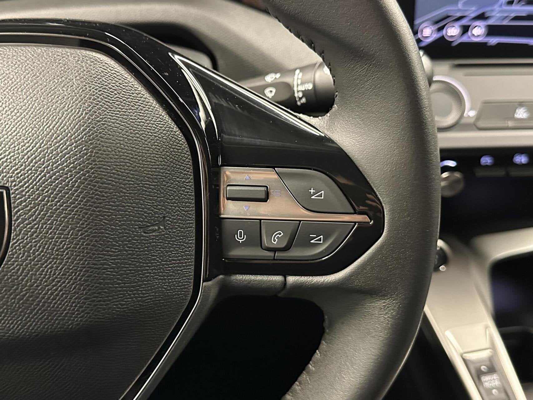 Foto 20 van Peugeot 308 1.2 PureTech Active Pack Business CARPLAY NAVI C